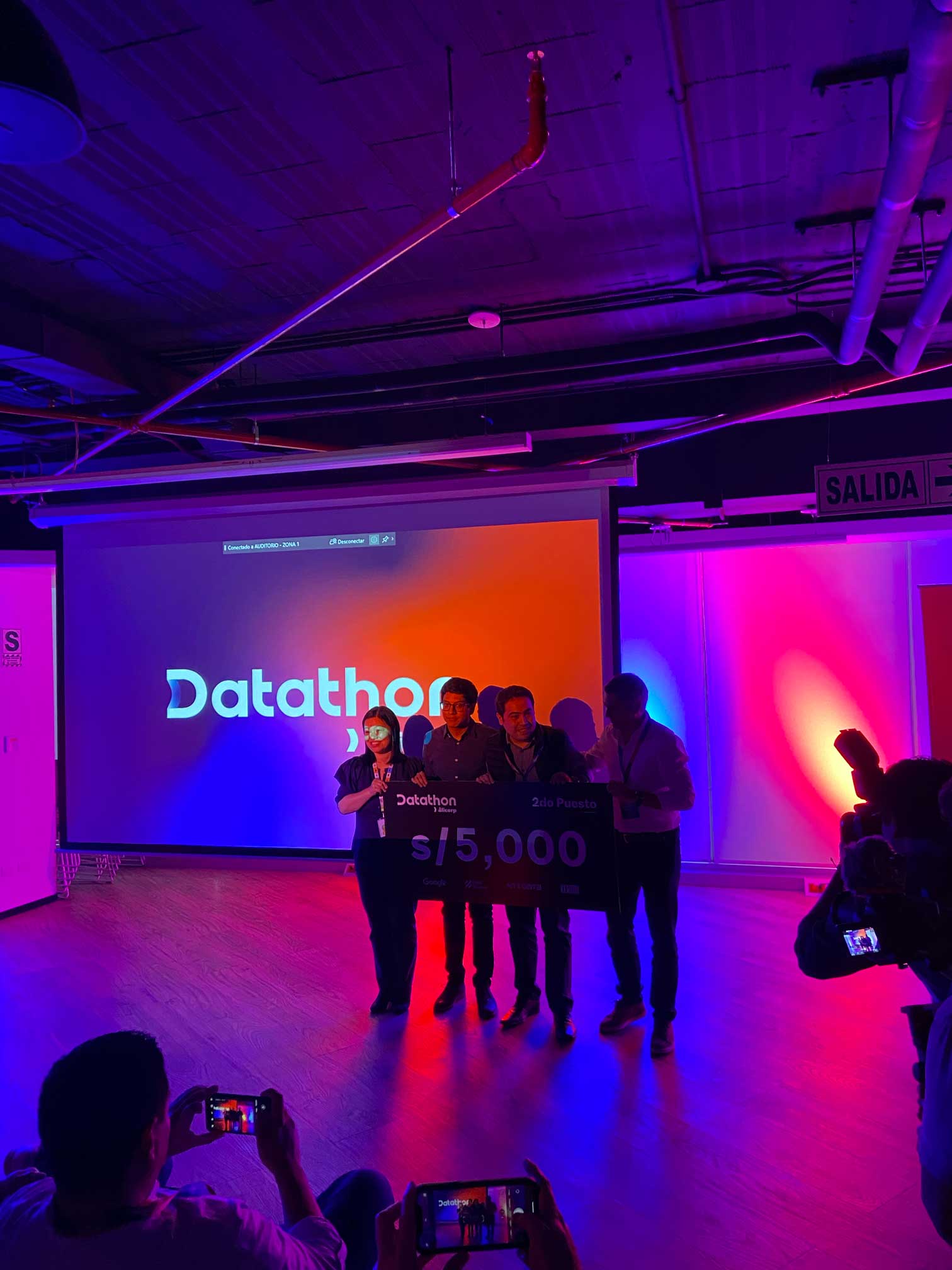 Iluminación profesional para eventos — montaje técnico CULS